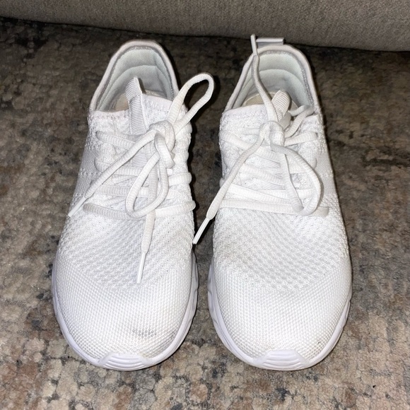 White Athletic Sneakers women’s size 6 - Picture 2 of 3